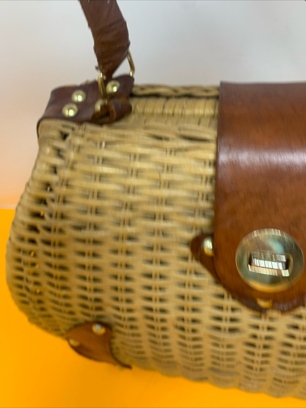 Vintage 1960s(?) Rockabilly woven purse bag with defects broke handle Still cute - Picture 8 of 16